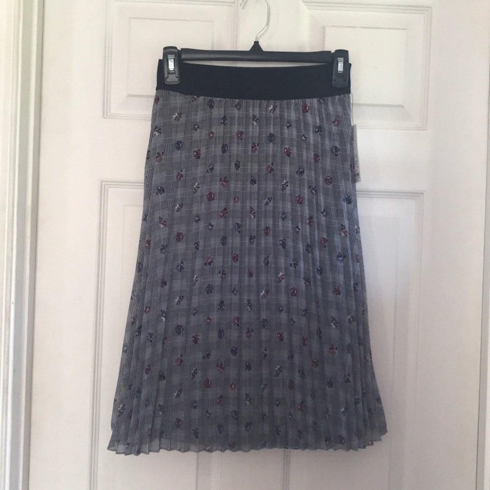 NWT Elle pull on pleated grey plaid skirt - Picture 2 of 6